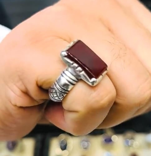 خاتم عقيق خرساني بصياغة ملكية حجازية