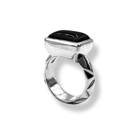 خاتم ملكي بالعقيق الكبدي