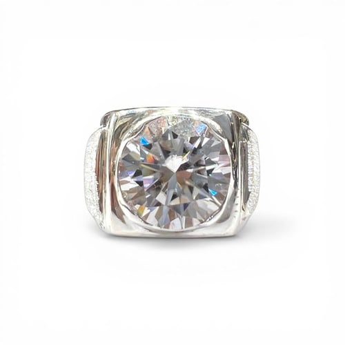 خاتم الزمرد الأفريقي مطعم بالزمرد