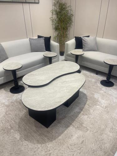 طقم طاولة قطعتين مع اربع خدمات