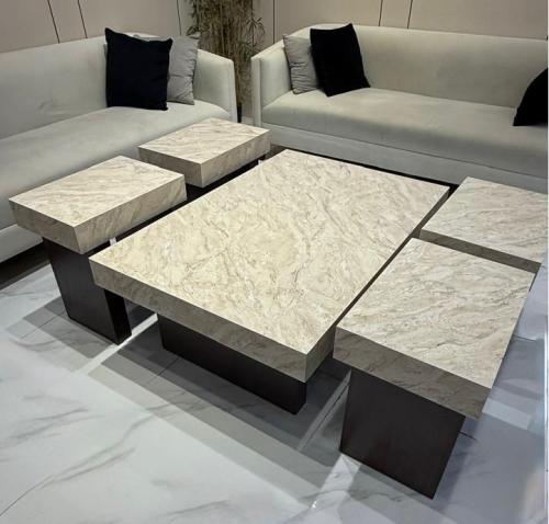 طاوله مع 4 خدمه