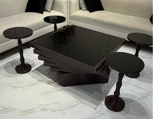 طاوله مع اربع خدمات