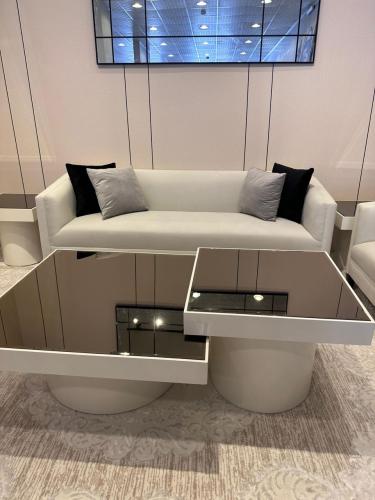 طاولةخشب قطعتين متداخله سطح مريا بني