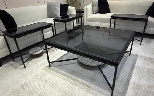 طاوله مع 4 خدمه