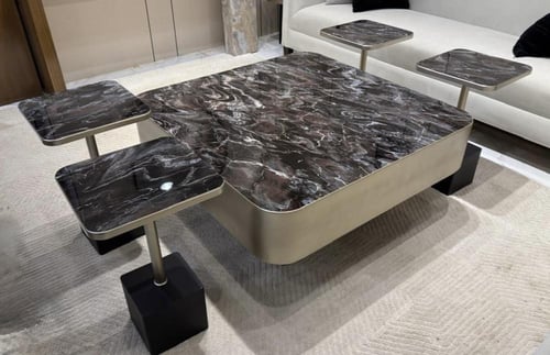 طاوله مع اربع خدمات