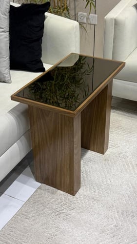 طاوله مع 4 خدمه