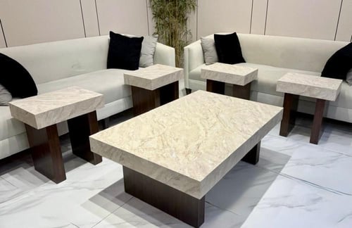 طاوله مع 4 خدمه