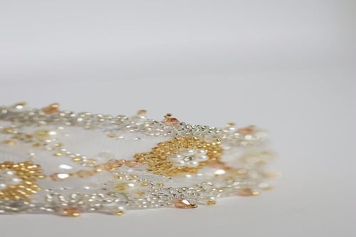 طوق شعر بتصميم مميز والشك اليدوي