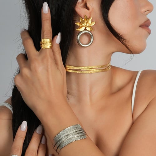 اسوارة مطلية بتصميم انيق