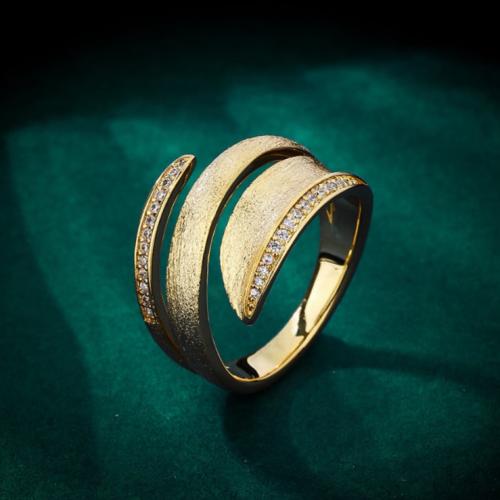 خاتم مطلي بالذهب ومرصع بالزركون العالي بتصميم مميز