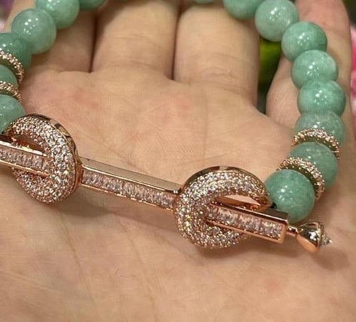 شوكر انيق من الاحجار والزركون الفاخر (لون المعدن ذ...