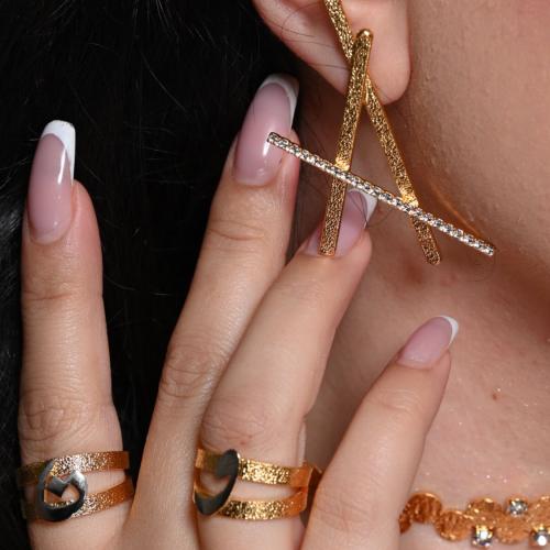 اقراط اذن مع كريستال