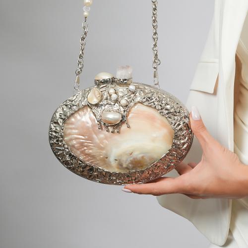 حقيبة سهرة من المعدن والصدف والاحجار الطبيعيه