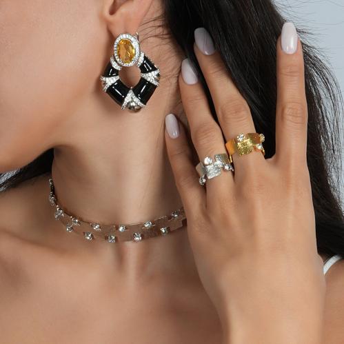 خاتم مطلي مع كريستال