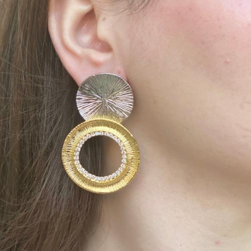 اقراط اذن فضي مع ذهبي مزينة بالكريستال