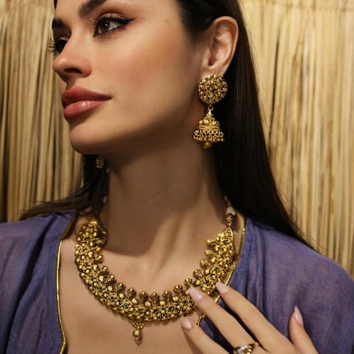 طقم مطلي هندي عبار عن عقد واقراط اذن