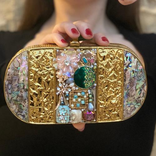 حقيبة يد من النحاس المطلي والصدف