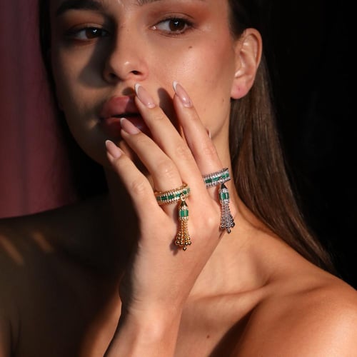 خاتم بتصميم كلاسيكي انيق ومزين بلون الحجر الاخضر ا...