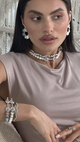 شوكر انيق من الاحجار والزركون الفاخر (لون المعدن ف...