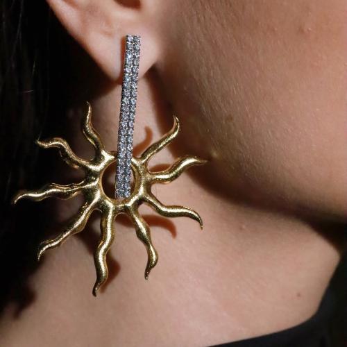 اقراط اذن مطلية مع زركون