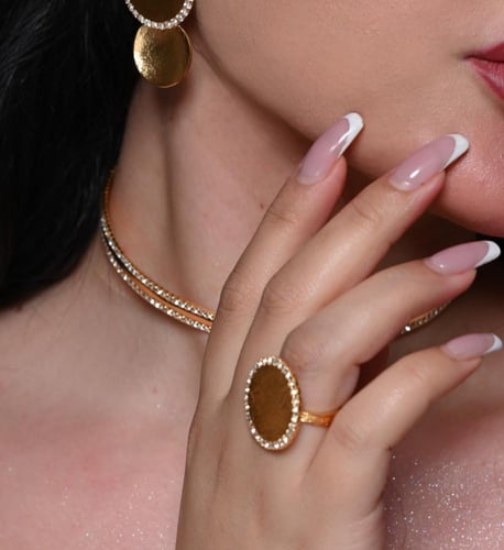 عقد شوكر مطلي مع كريستال