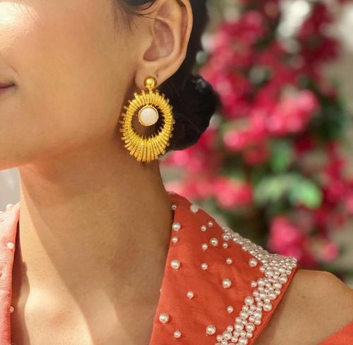 اقراط اذن مع احجار طبيعية