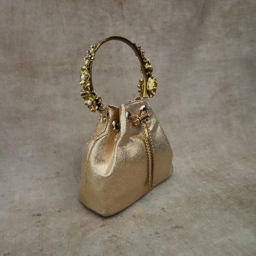 حقيبة سهرة فاخرة من الجلد الصناعي ومقبض من المعدن...