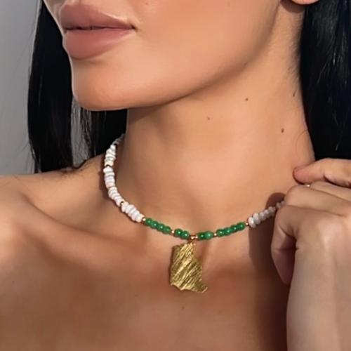 عقد لؤلؤ زراعي واحجار خريطة المملكة مطلية