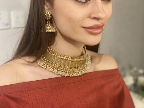 طقم مطلي هندي عبار عن عقد واقراط اذن