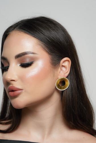 اقراط اذن ذهبية مطليه ومزينه بالزركون العالي الجود...