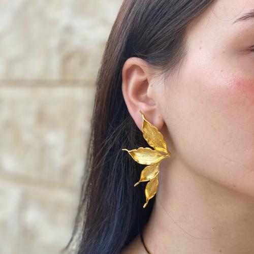 اقراط اذن ذهبية