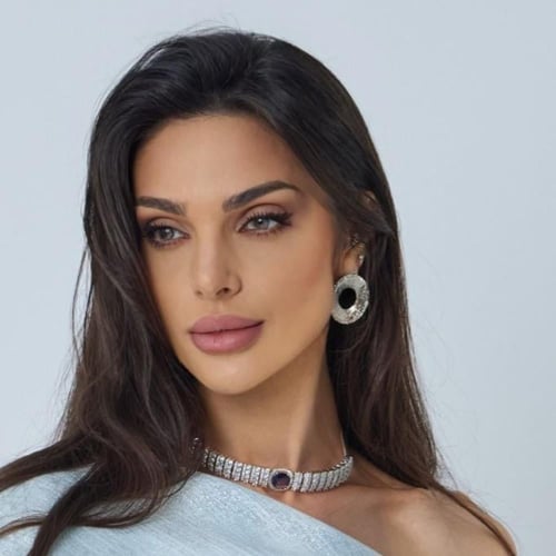 اقراط اذن باللون الفضي مطليه ومزينه بالزركون العال...