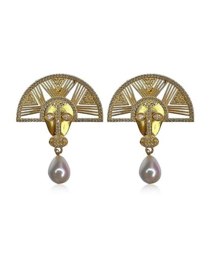 اقراط اذن مطليه بتصميم مميز