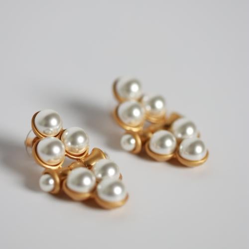 اقراط اذن فاخرة مطلية بالذهب