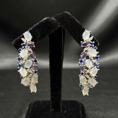 اقراط اذن فاخره مصنوعه يدويا ومطلية بالروديوم ومزي...