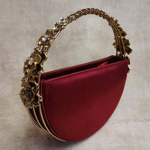 حقيبة سهرة فاخرة من الجلد الصناعي ومقبض من المعدن...