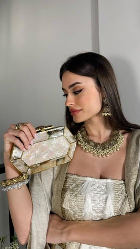 حقيبة يد من النحاس المطلي والصدف