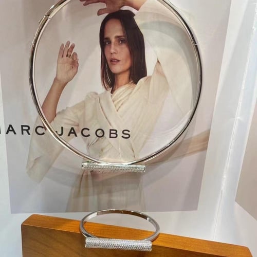 عقد مطلي بتصميم عصري ومينيمال مرصع بالزركون ، أنيق...