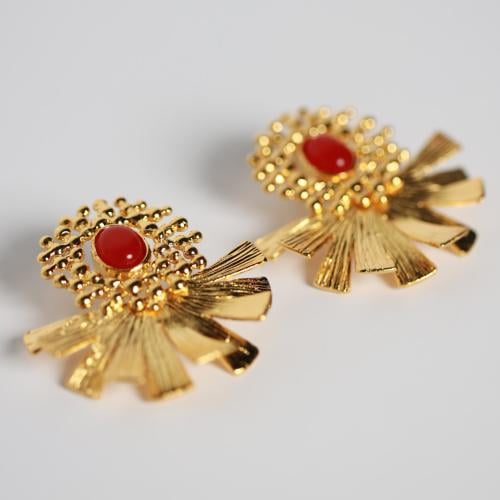 اقراط اذن فاخرة مطلية بالذهب ومزينه بحجر طبيعي