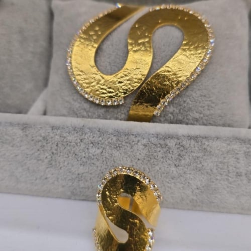 اساور مطليه ذهب بتصميم مميز مع كريسال عالي الجوده