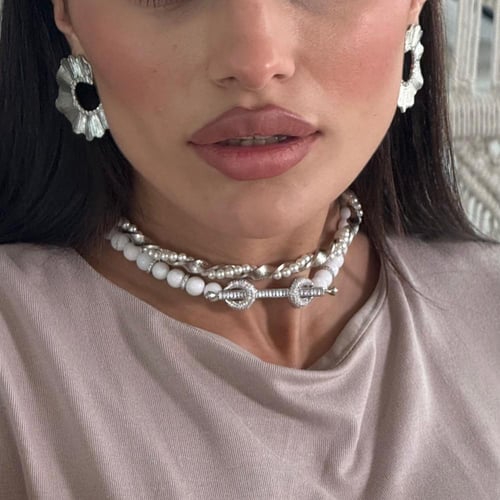 شوكر راقي مطلي ومزين باللؤلؤ الصناعي