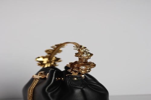 حقيبة سهرة فاخرة من الجلد الصناعي ومقبض من المعدن...