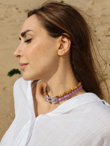 شوكر انيق من الاحجار والزركون الفاخر (لون المعدن ف...