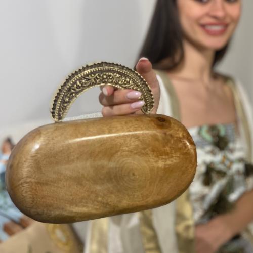 حقيبة سهرة من الخشب الطبيعي والمعدن المزخرف