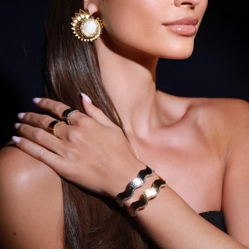 اساور مطليه بتصميم انيق مع كريسال عالي الجوده