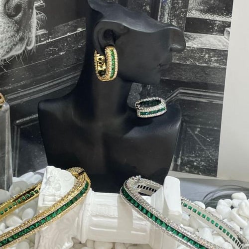 أقراط ذهبية صغيرة مطلية بالذهب، مرصعة بزركون فاخر...