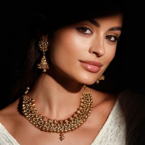 طقم مطلي هندي عبار عن عقد واقراط اذن