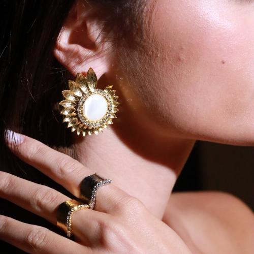 اقراط اذن مع احجار طبيعية وكريستال