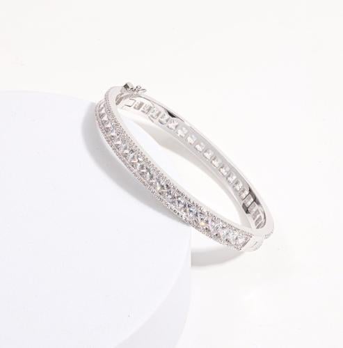 سوار مرصّع بزركون لامع بقصّة الباقيت بترصيع متقن و...