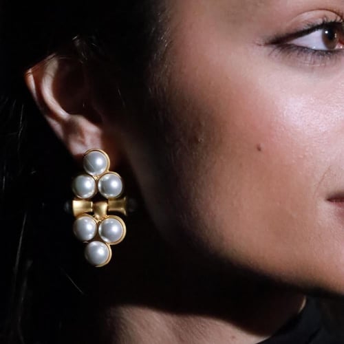 اقراط اذن فاخرة مطلية بالذهب